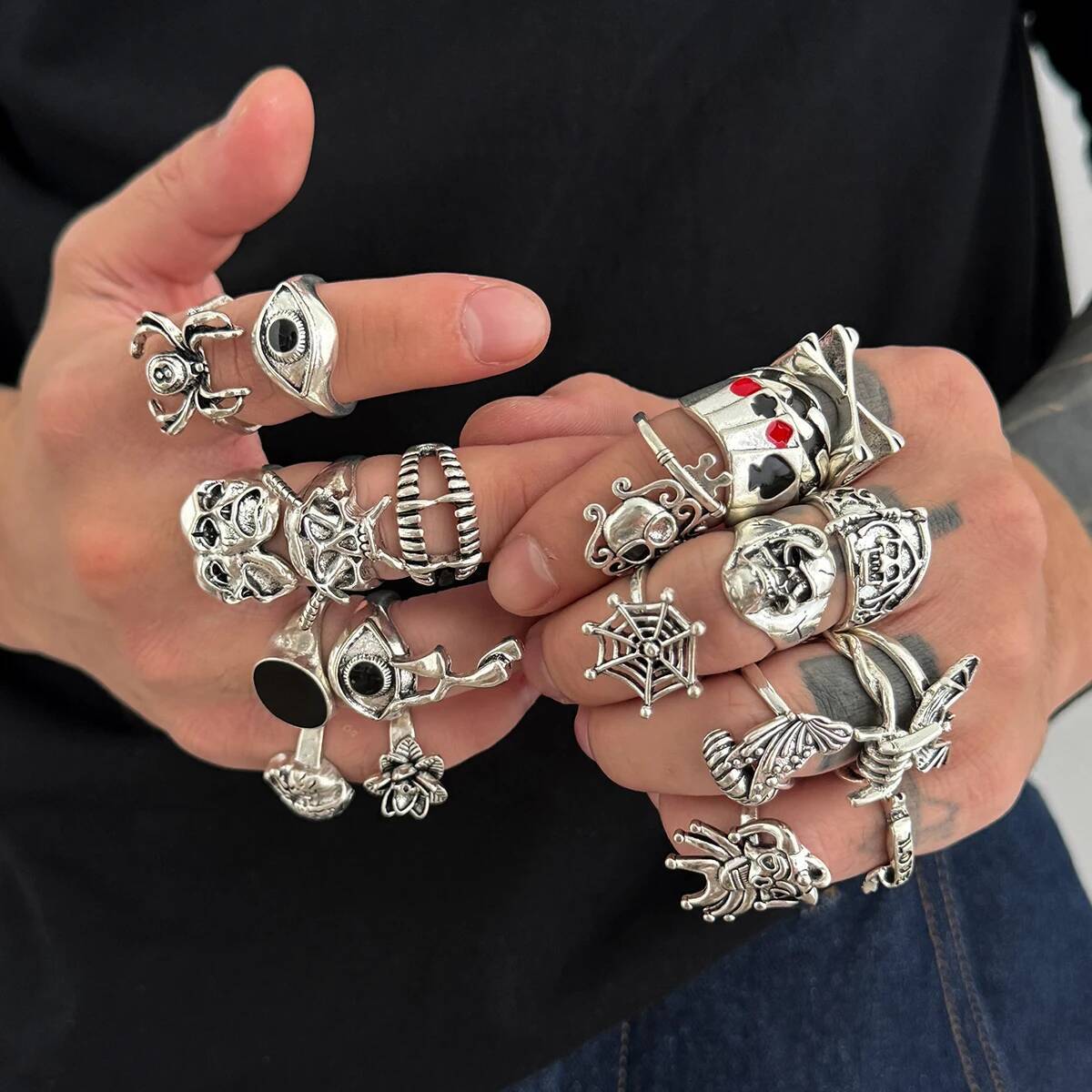 

Salircon 21 Pcs Goth Creative Skull Spider Stack Ring Men Vintage Punk Silver Color Ring Street Party Jewelry Accessories Gift