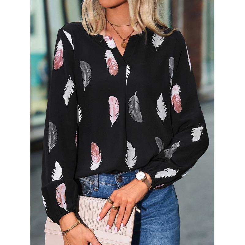 Camicia a maniche lunghe con scollo a V e stampa di piume