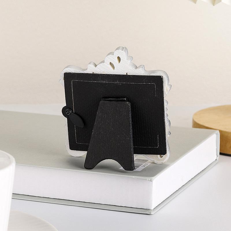 Vzorovaný pryskyřičný fotorámeček Vodotěsný a odolný proti vlhkosti Ekonomický a cenově dostupný pro domácí dekoraci Ochrana fotografií