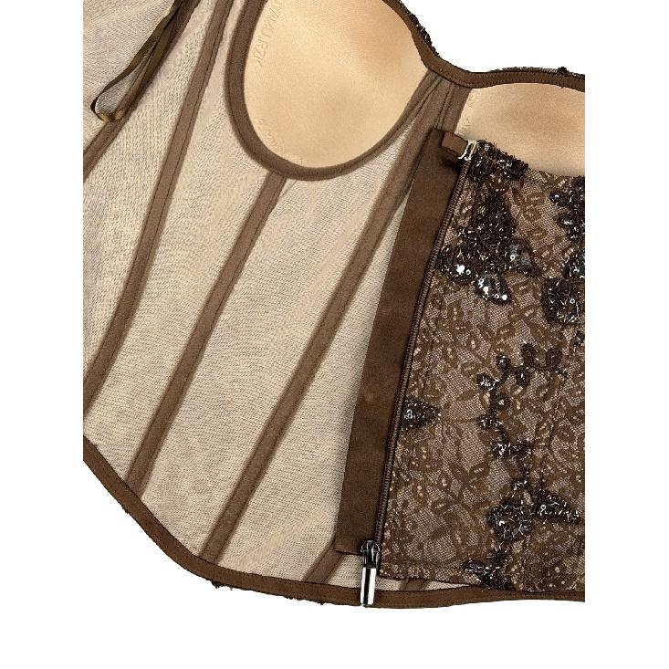 Corsetti, abbigliamento da donna alla moda ed elegante
