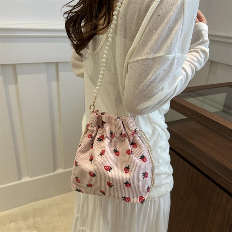 Strawberry Print Niche Design Commuter Crossbody Bag Summer New Simple Handbag Retro Fashion Bucket Bag