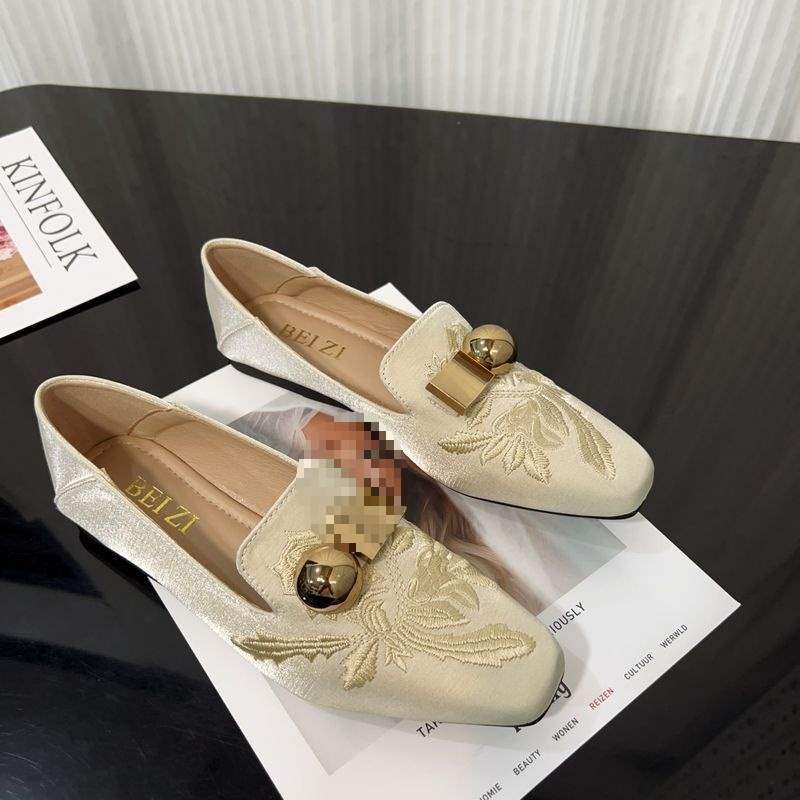 New Chinese retro national style embroidery square head flat heel single shoes women's 2025 new French flat loafers Doudou shoes