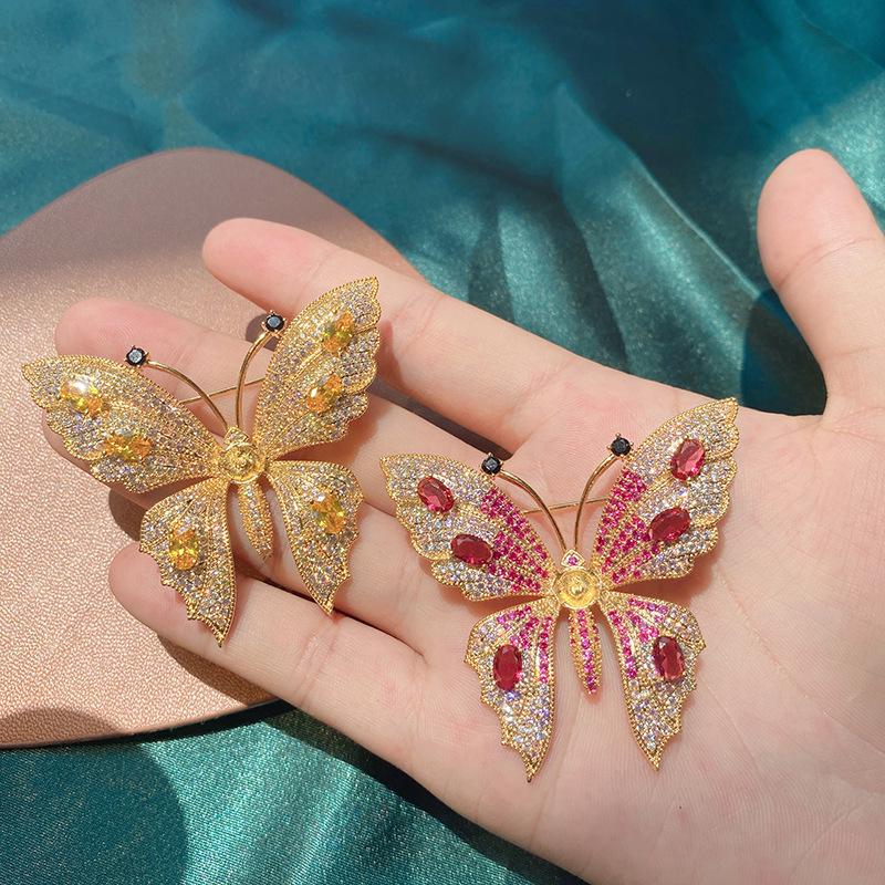Gold-plated Copper Butterfly Brooch with Zirconia and 9-10mm Pearl Setting