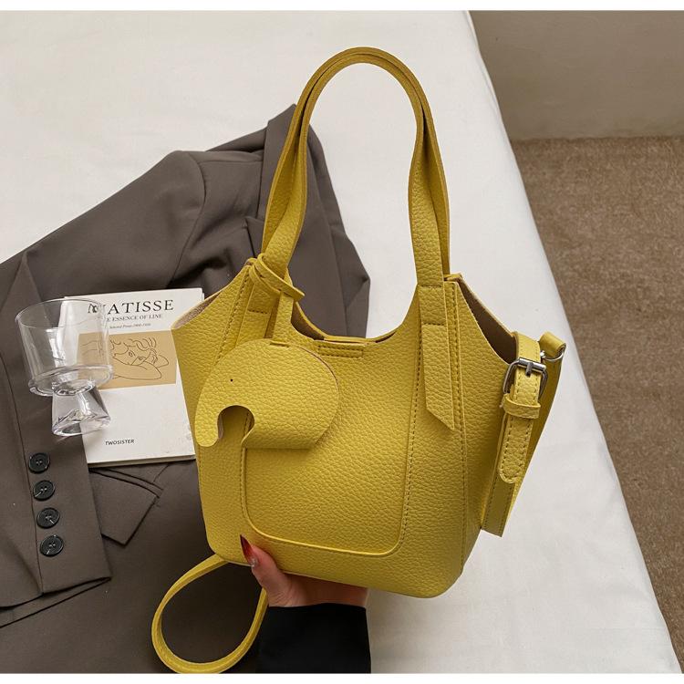 Premium foreign style portable bucket bag women's 2025 new fashion versatile shoulder bag simple commuter messenger bag