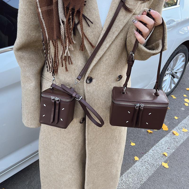 2024 Koreanischer Stil Damen Vielseitige Umhänge Quadratische Tasche - Schlichtes, Nischen-Design