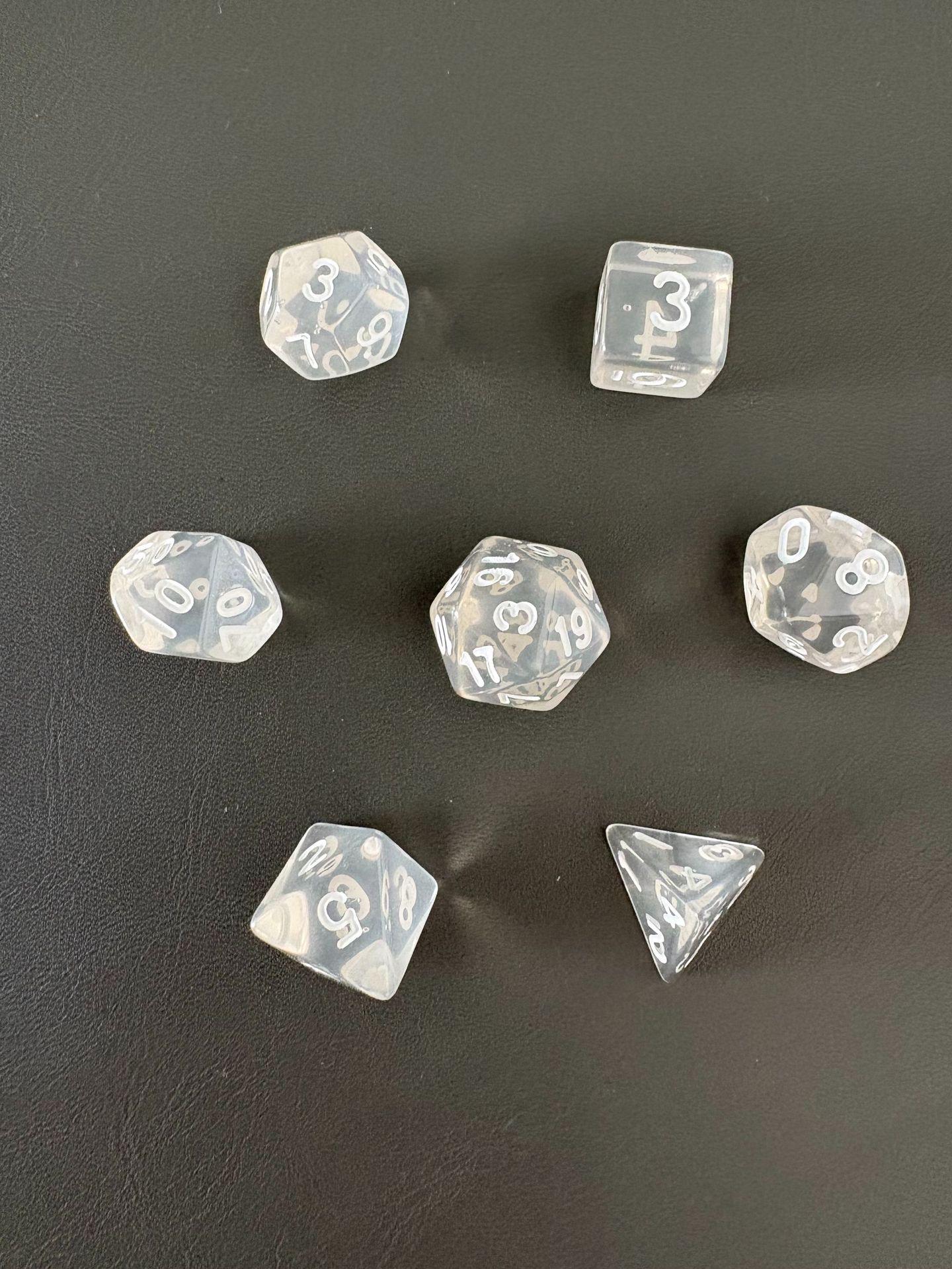

Набор прозрачных многоцветных многогранных кубиков D&D с мраморным узором - 7 штук (D4, D6, D8, D10, D12, D20)