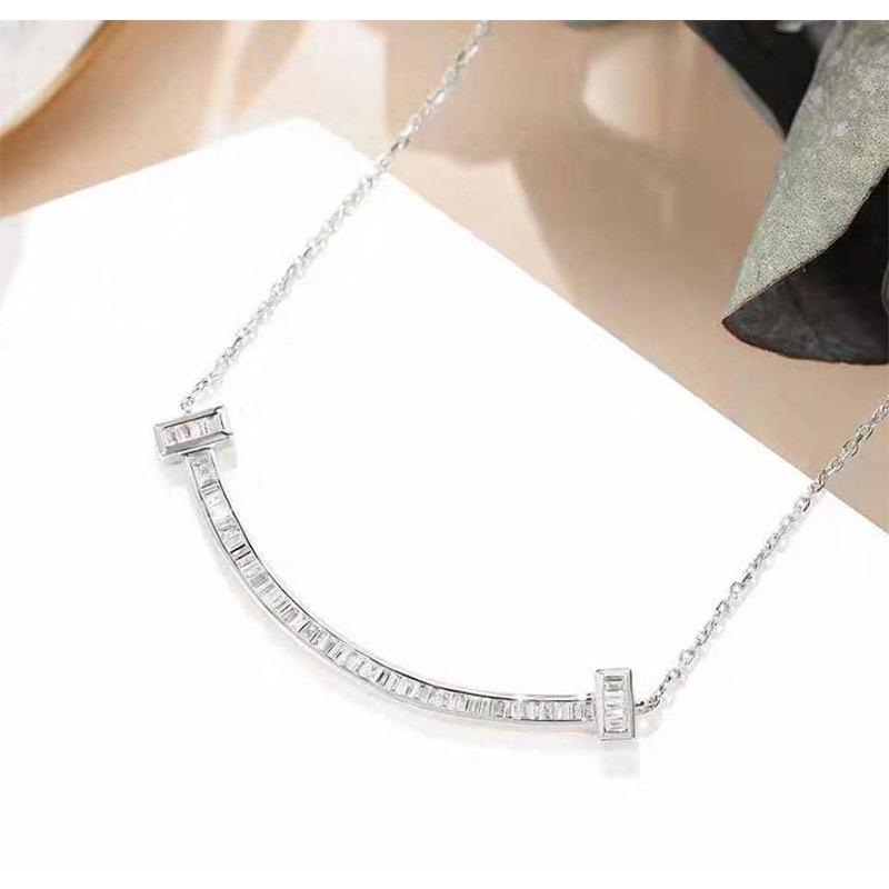 European  American Smile Collarbone Chain: Simple, Fashionable Zirconia Pendant Necklace for Women