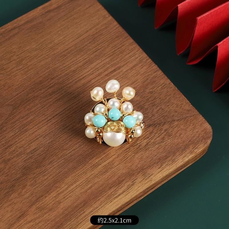 

Жемчужная брошь в виде ножа и лошади, маска для лица, высококлассные бусины, женский дизайн, темпераментная булавка, нишевые аксессуары