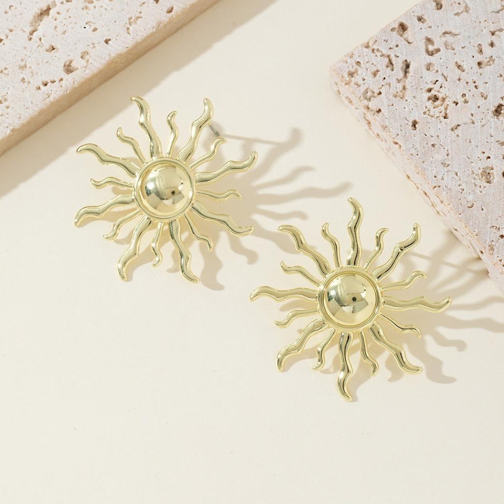 Vintage Metal Sun Shape Stud Earrings for Women Exaggerated Gold Color Irregular Geometric Personality Earrings Jewelry Gifts