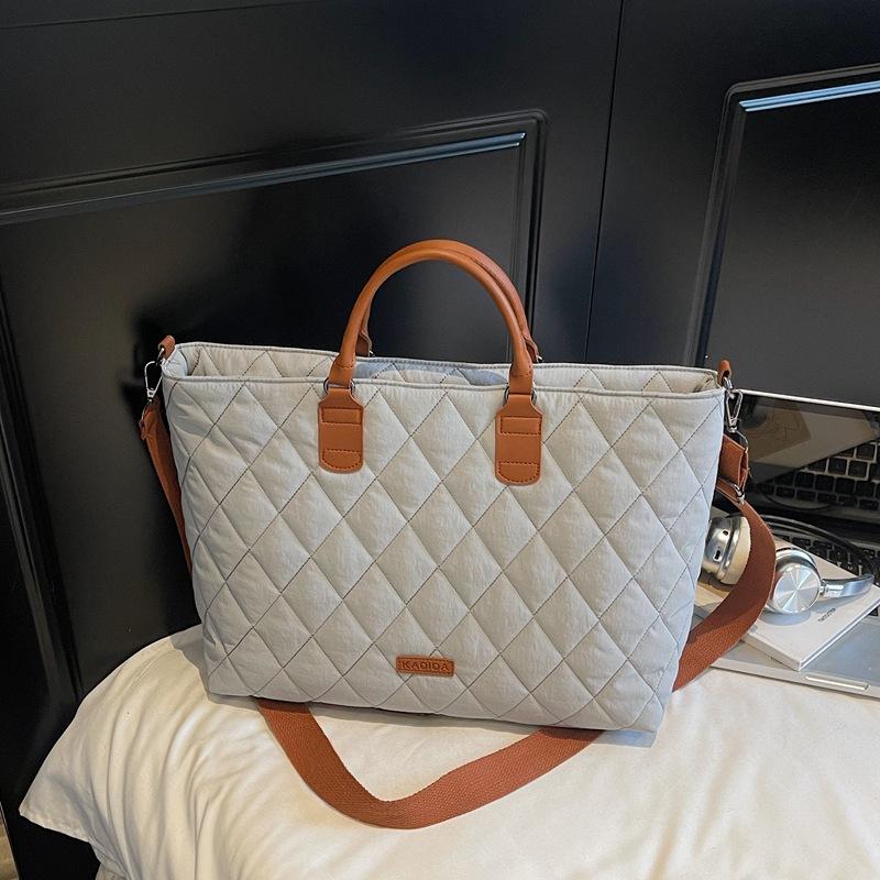 New Diamond Casual Cotton Bag Fashion Handbag Commuting Versatile Cotton Padded Shoulder Bag Large Capacity Messenger Bag Women