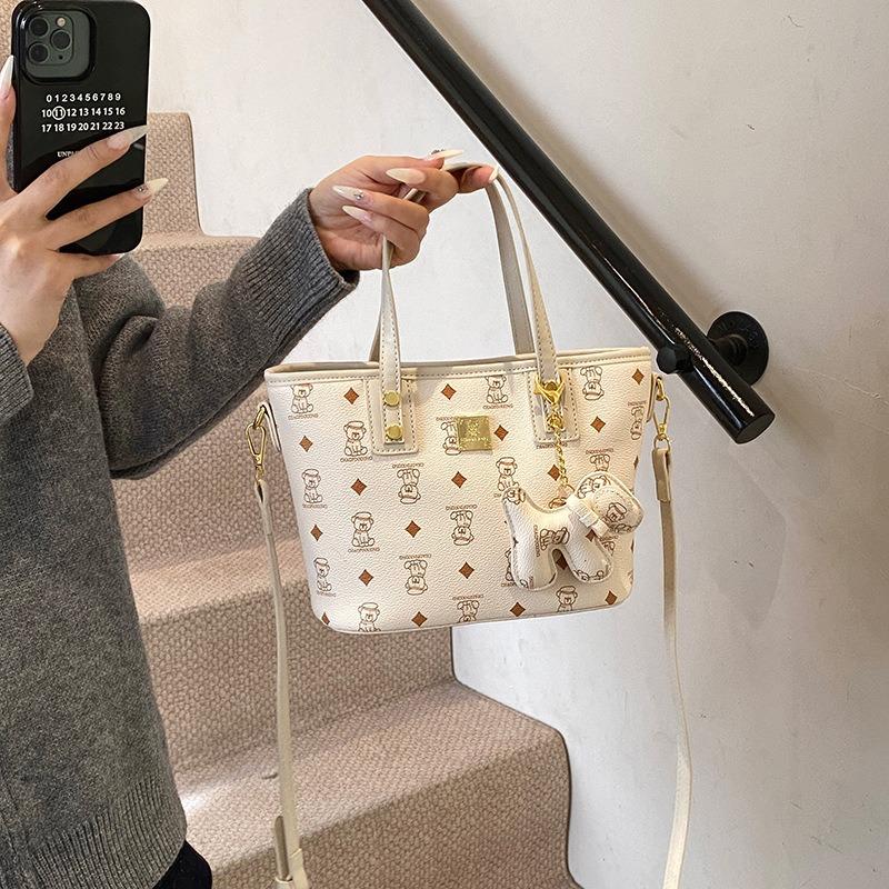 Today's Popular Bags Women's Autumn and Winter Versatile New Fashion Messenger Bags Women's Portable Bucket Bags