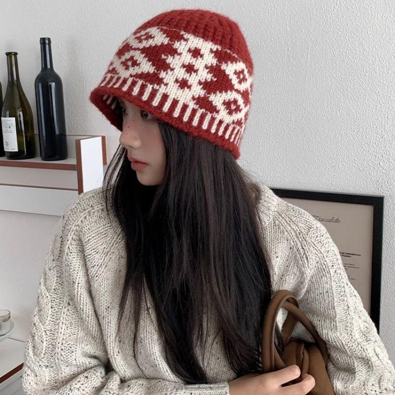 Retro Headband Cap for Women's Autumn and Winter A Niche Color Blocked Large Head Knitted Cap  Warm Fashionable and Whitening Woolen Cap