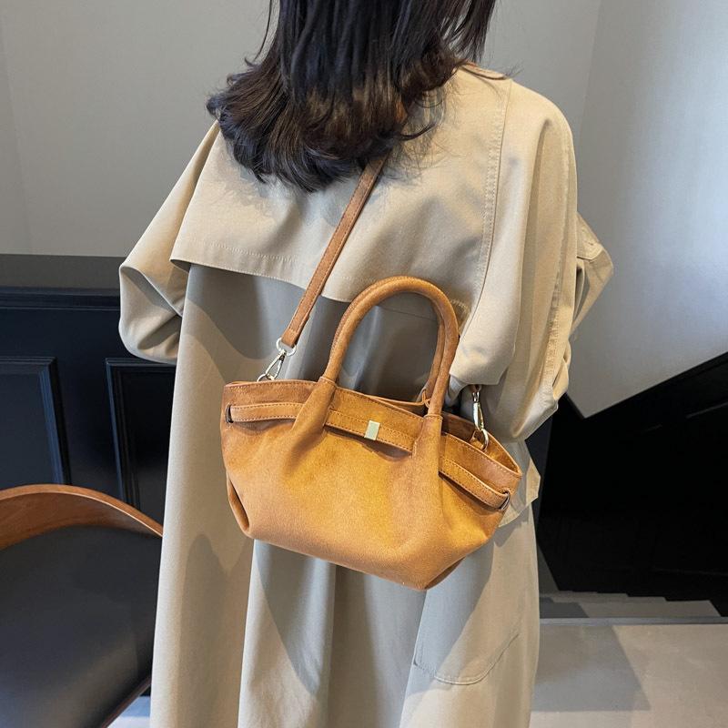 

2025 Новый Модный Тренд Премиальная Сумка Под Мышку На Плечо Повседневная Сумка для Поездок Сумка-Тоут Женская Сумка 30*12*17 коричневый