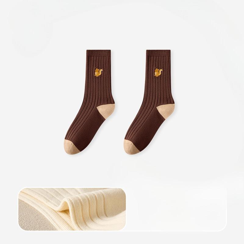 

Женские осенние милые вышитые влагопоглощающие дезодорирующие антибактериальные спортивные бесшовные носки-трубы из махры 1 pair темный кофе