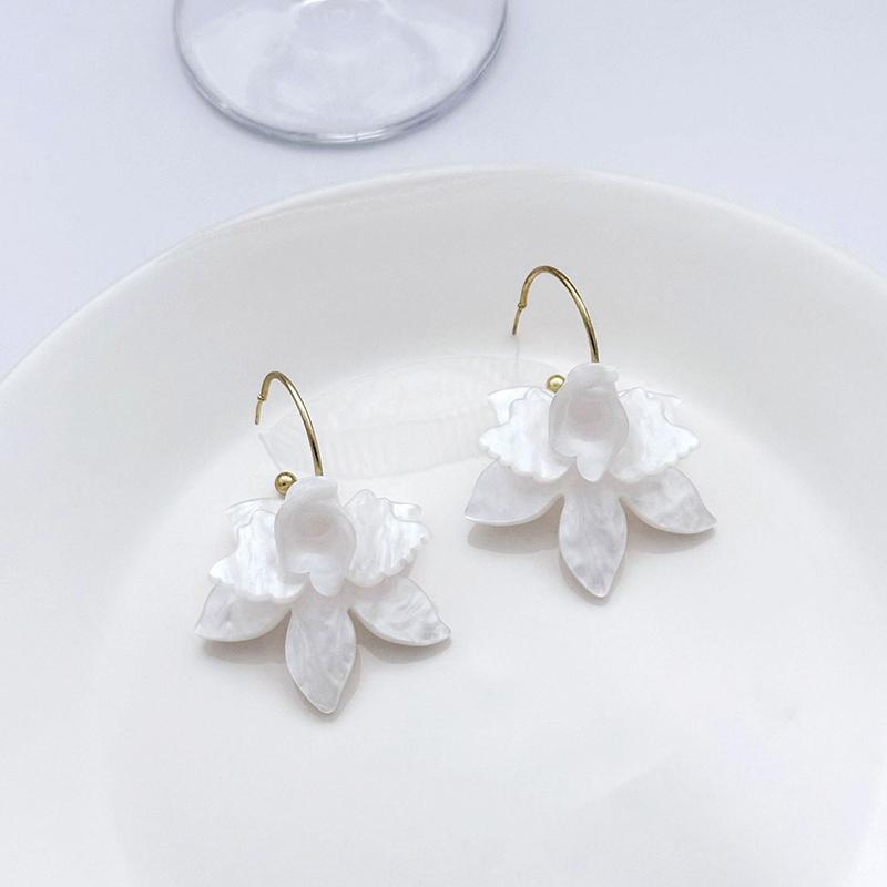 Blumen-Creolen aus Harz für Damen Modische Gardenien-Ohrringe Ohrschmuck Ornamente für Mädchen Frauen