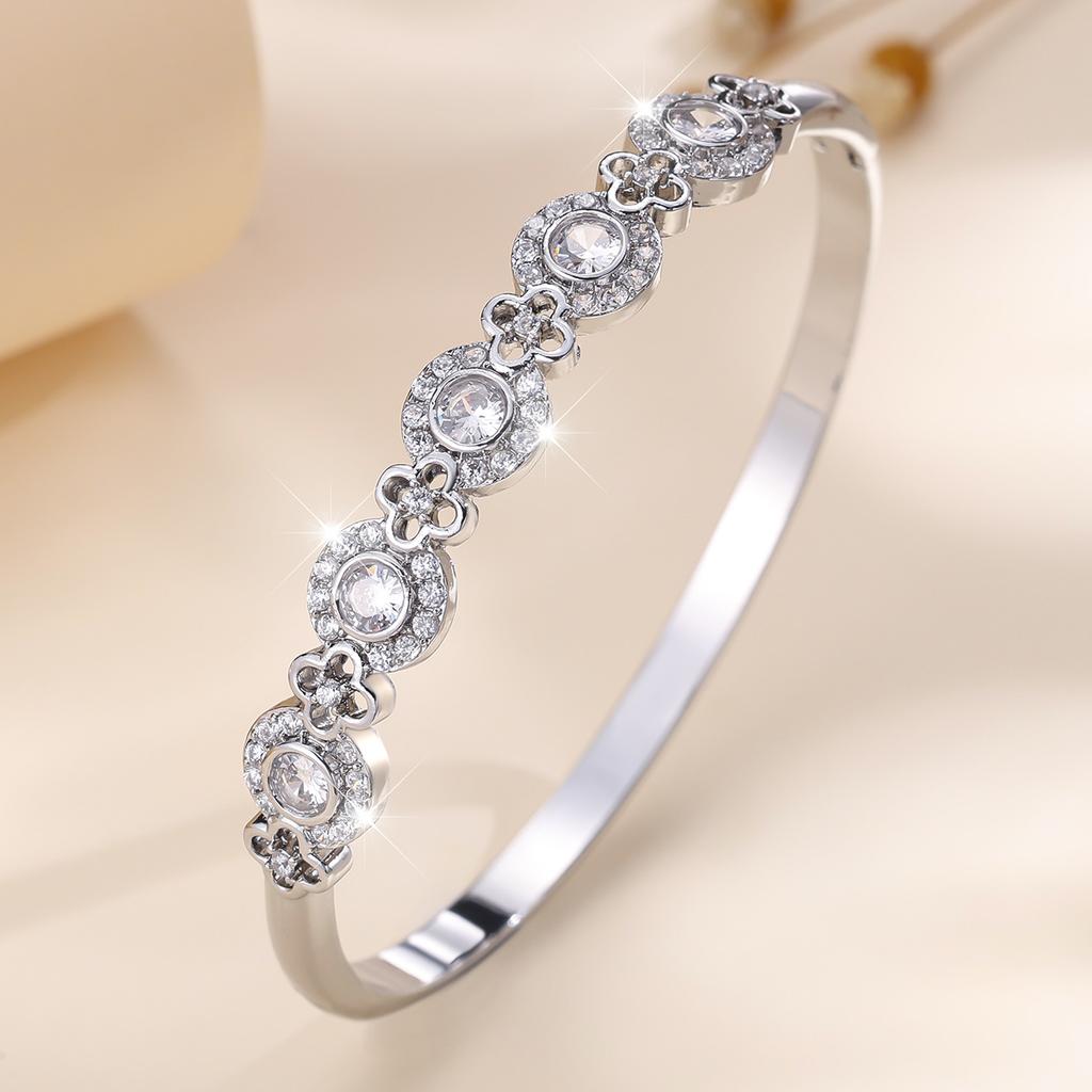 Trendy and Exquisite Four-leaf Clover Micro-stone Luxury Bracelet for Women