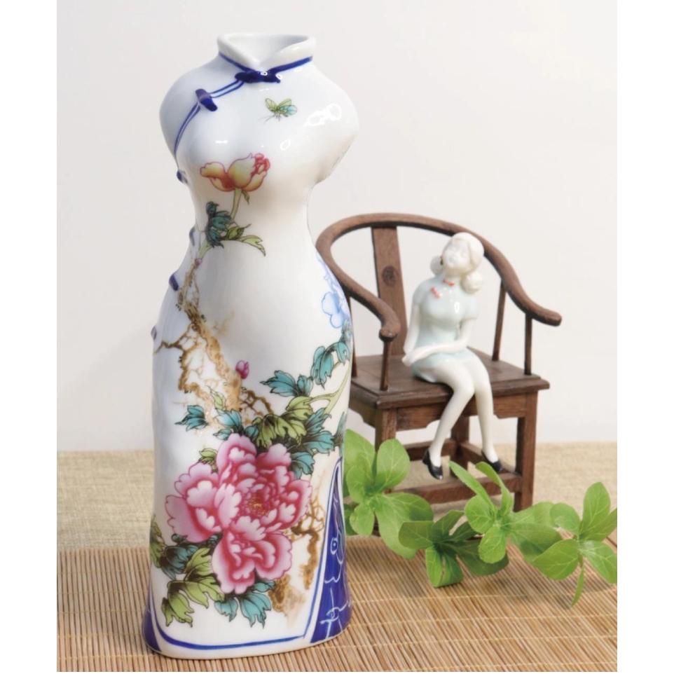 Handmade Hand-Painted Ceramic Qipao Vase – Chinese Style Home Decor Ornament