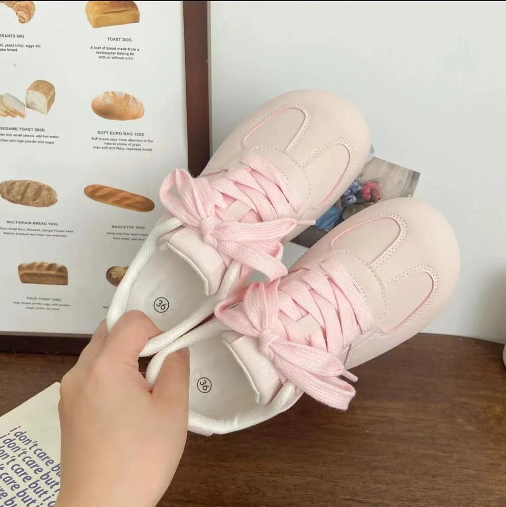 2024 Explosive New Autumn Lightweight Women's Soft Sole Casual Retro Board Shoes Sneakers Women
