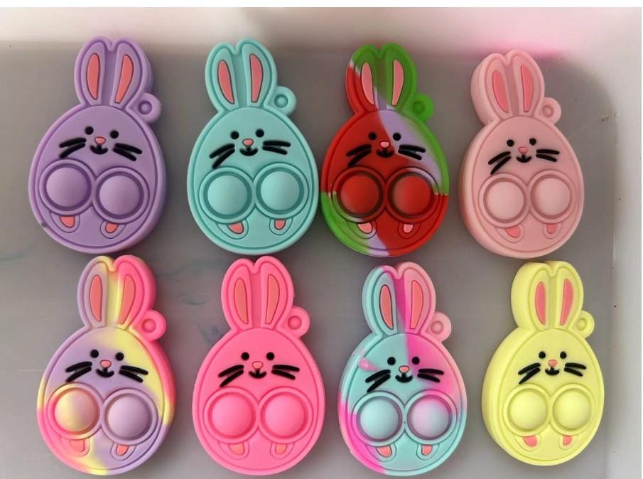 Pioneer Rat Bubble Keychain Set: Epoxy Resin Pop-It Stress Relief Toy & Animal Pendant