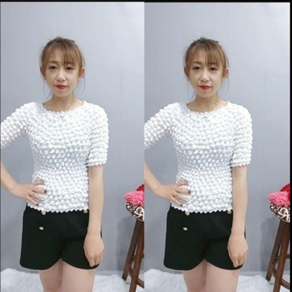 Plissiertes Ananas-Hemd von Miyake: Zerknittertes Blasendesign, magische kurze Ärmel, einfarbig, lockere Passform, Einheitsgröße, dreidimensional.