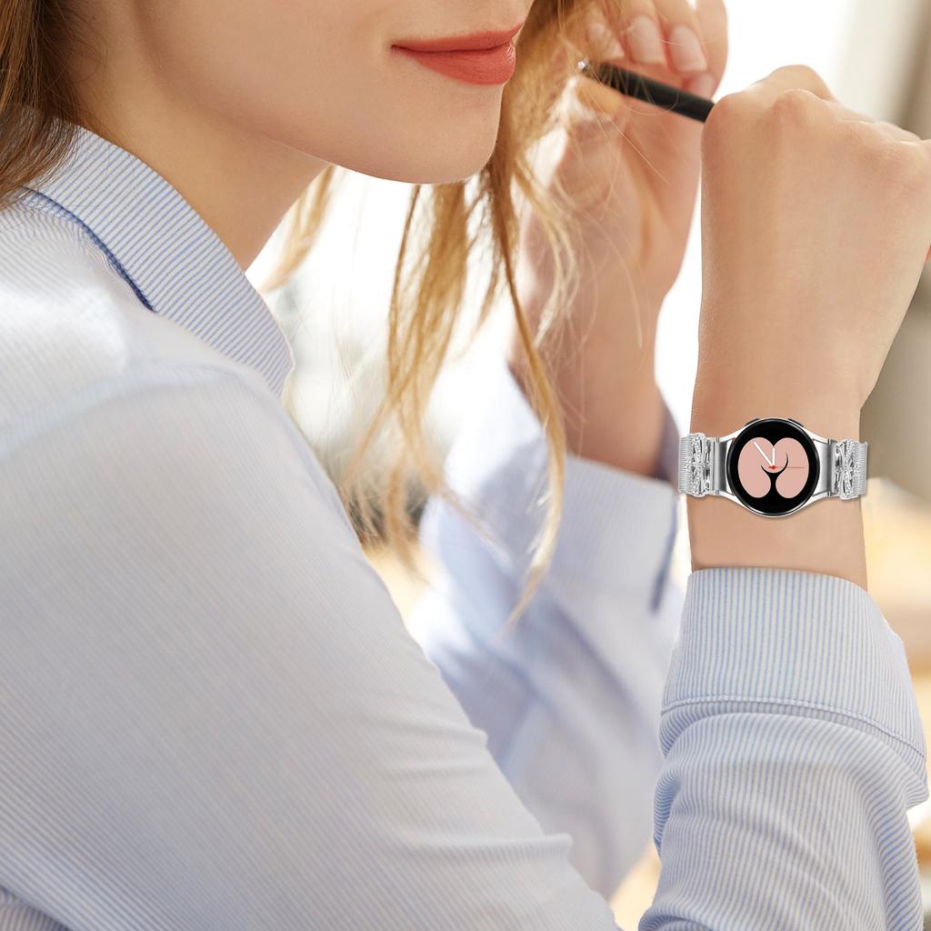 Silbernes Metallarmband mit Schnellverschluss für Samsung Galaxy Watch7 44mm/40mm Mailänder Uhrenarmband Schmetterlingsdekor