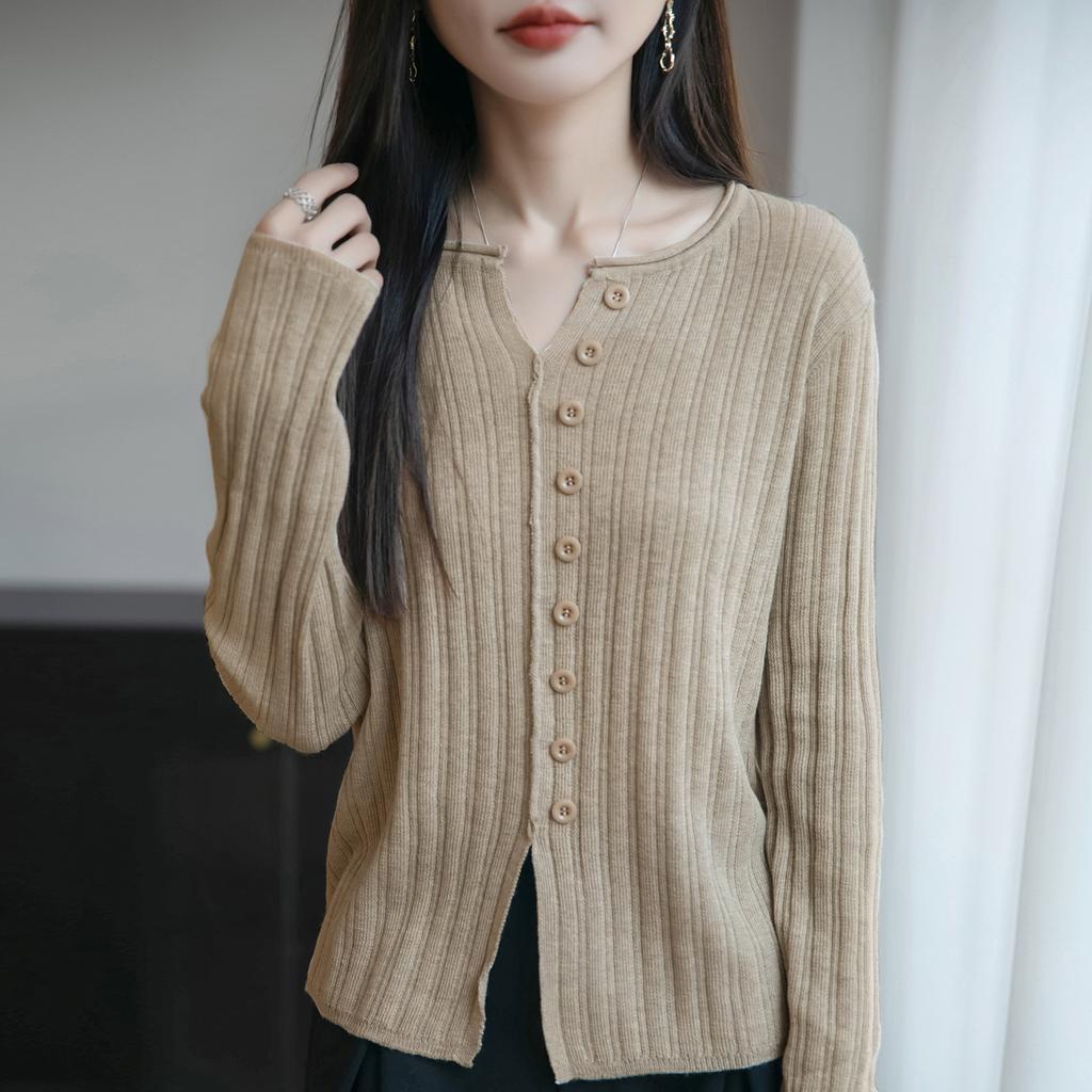 Spring and Autumn New Design V-neck Knitted Sweater, Women's Split Button Base Layer, Short Coat, Sweater Top