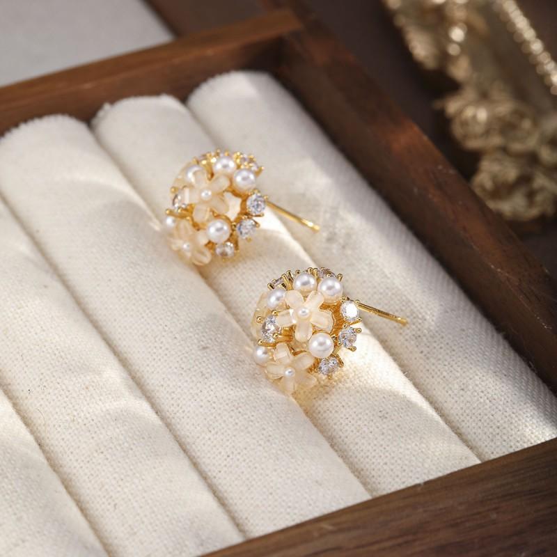Elegant Floral Pearl Stud Earrings Women Post Lightweight Fashion Jewelry Office Daily Wear
