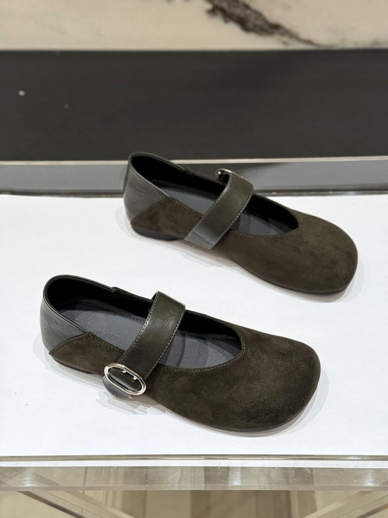 Korean Version of Round Head Suede One-word Strap Single Shoes Women's 2025 New Autumn Versatile Retro Fashionable Mary Jane Small Leather Shoes