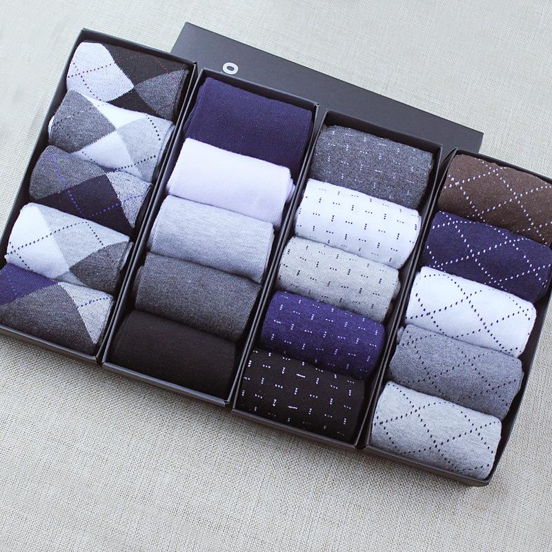 Men's Mid-Calf Cotton Socks - 5 Pairs Boxed Breathable, Sweat-Absorbent, Warm, Solid Colors for Autumn & Winter.