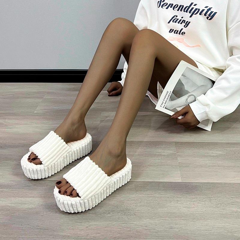 Fashion 2025 Spring New Thick-soled Outdoor Slippers Fashion Open-toed Flip Flops