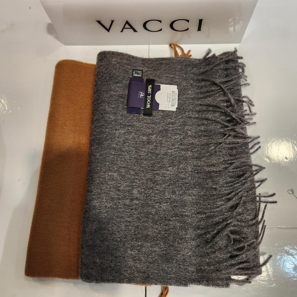 Men's warm winter 100% wool luxury muffler. Available in two colors: brown, beige, and gray. Simple muffler VM1M4BR116G0