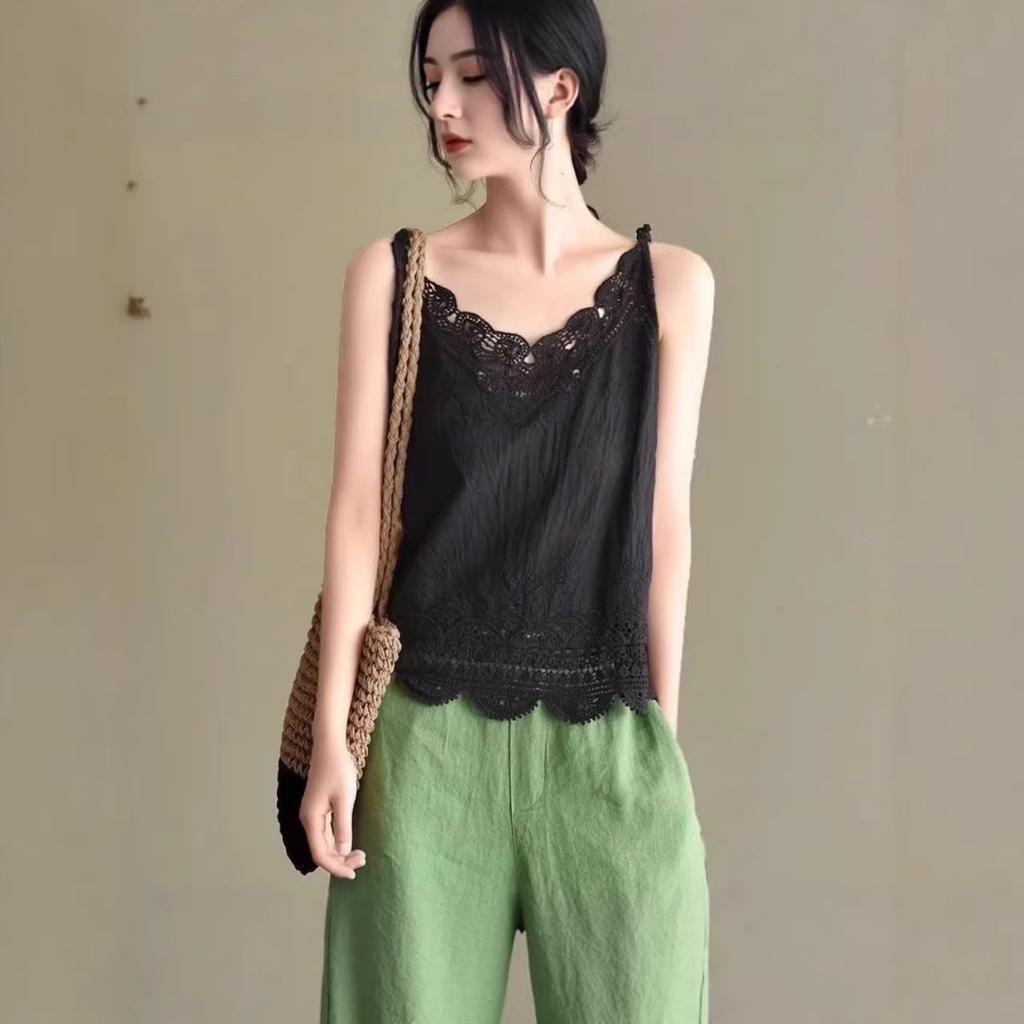 White lace suspender small vest for women with a base inside, a new cotton and linen sleeveless top and shirt in summer