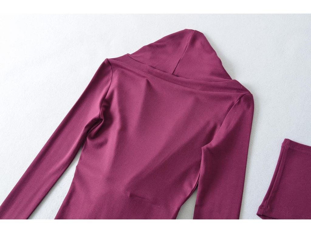 Elegant Women's Black V-Neck Long-Sleeved Slim-Fit Dress, Waist-Cinching and Hip-Hugging, Perfect for Autumn and Winter.