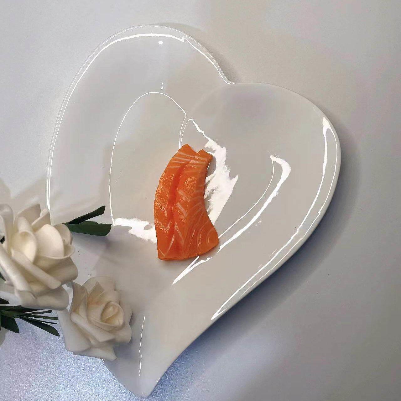 

Heart-Shaped Pure White Ceramic Dessert Plate - Ideal for Vegetables, Cold Dishes, and Western Cuisine in Hotels or Homes. Heart Plate 8-inch 20cm, 10 units 20% off