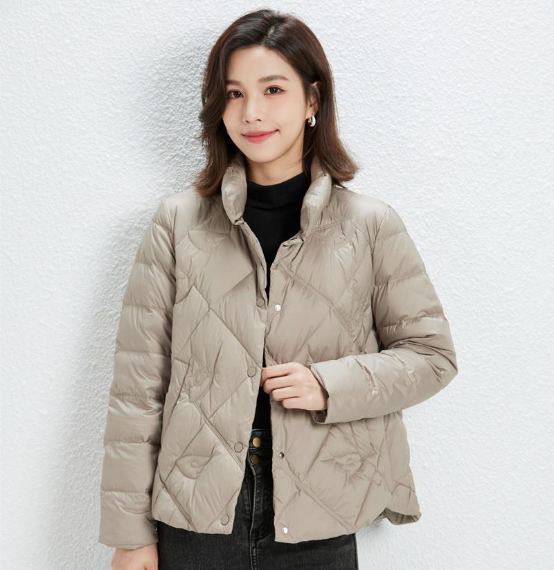 Light and thin down jacket women's new spring and autumn long-sleeved short fashion stand-up collar casual versatile white duck down jacket