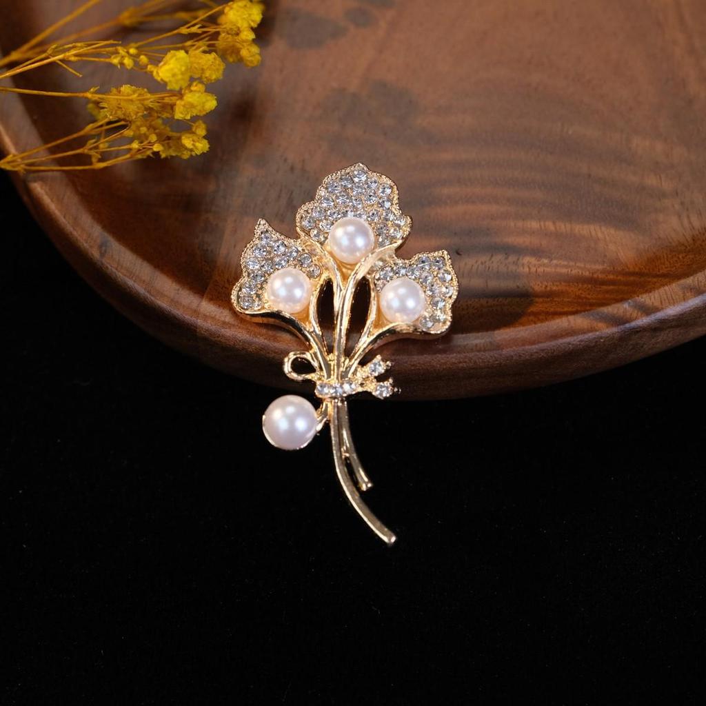 Elegant Ladies' Versatile Collar Pin Corsage - Creative Fashion Brooch Accessory