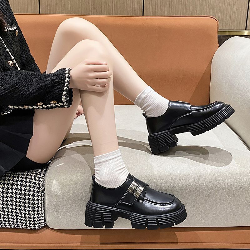 Retro britischer Stil Plateau College-Stil Loafers 2024 Winter neu vielseitig schwarz dicker Absatz kleine Lederschuhe Damenschuhe