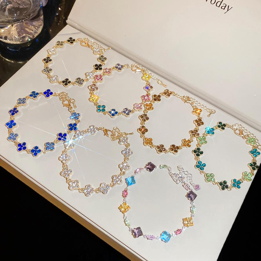 Rhinestone Clover Flower Bracelet: Elegant Retro Design with a Light, Luxurious Touch