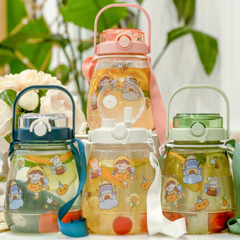 1300 ML Grote Capaciteit Outdoor Sport Waterfles Met Rietje Riem Creatieve Leuke Sticker Draagbare Plastic Kinderen Tuitbeker
