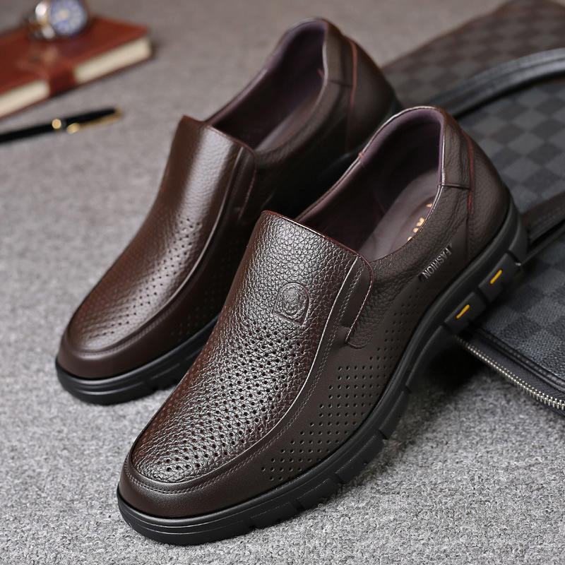 Men's leather sandals non-slip hollow father leisure in the elderly leather 2025 new summer breathable hole shoes