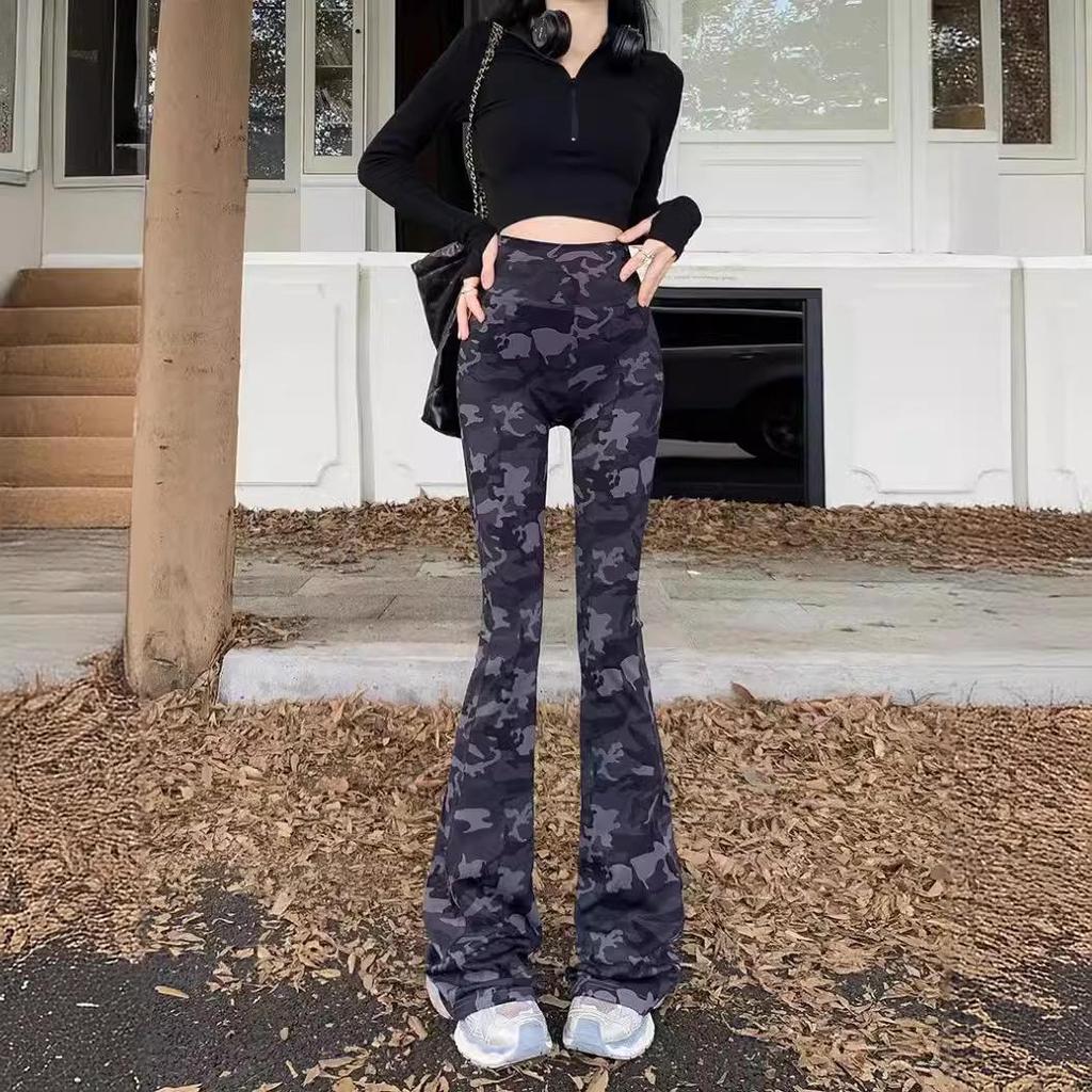 Pantaloni de yoga evazați camuflaj stilați