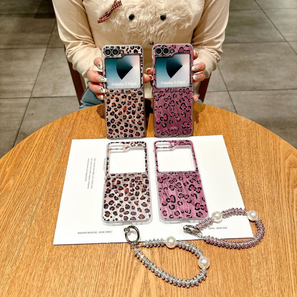 Applicable to Samsung ZFlip6 folding leopard print phone case zflip5 pearl bracelet pocket2 protective case hard case