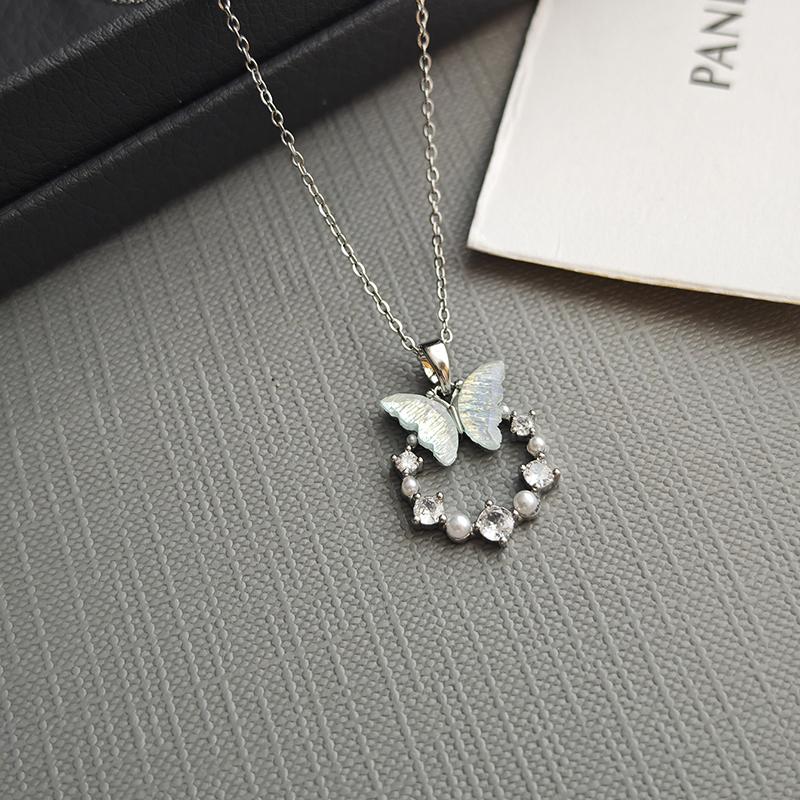 Collana con Ciondolo Circolare a Farfalla Colorata in Acciaio Inossidabile con Zirconi per Donna Gioielli Delicati Romantici Vendita all'Ingrosso