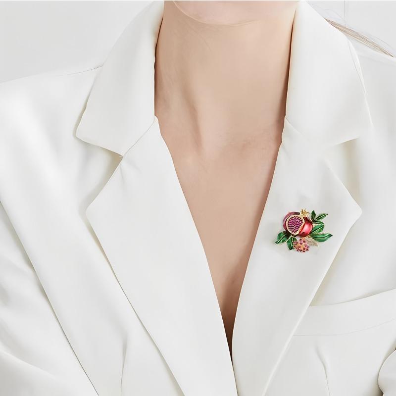 Pomegranate Flower Brooch, High-end Feminine Charm, Oil-dripping Brooch, Niche and Sophisticated, Anti-glare Pin