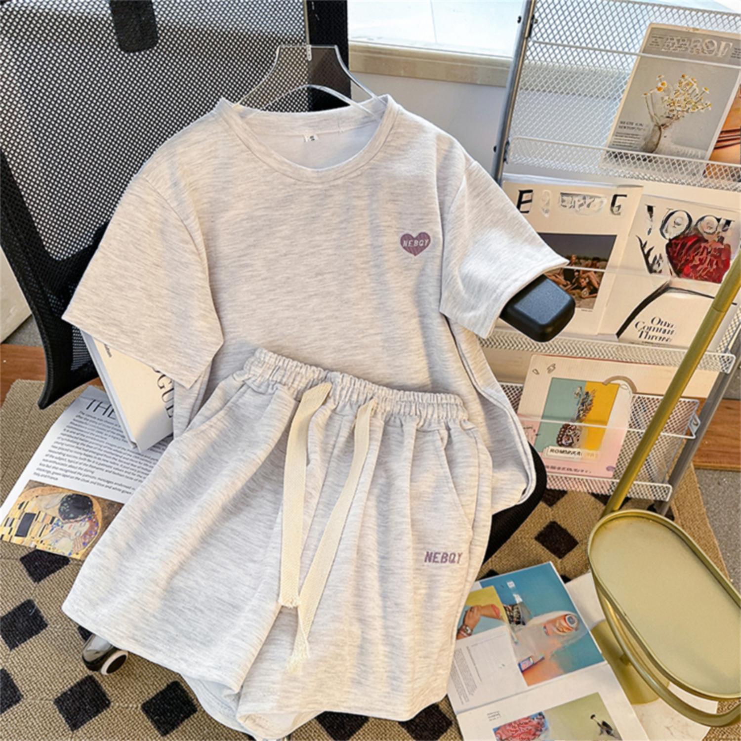 

Академический стиль Повседневный свободный спортивный костюм с буквами для женщин, летний корейский стиль Харадзюку, футболка с коротким рукавом и шорты, комплект из двух предметов для бега для молодой девушки XXL серый