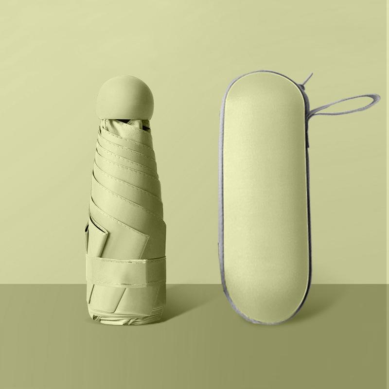 50% avslag: Kompakt Svart Plast Mini Paraply for UV-beskyttelse - Dobbeltbruk for Sol og Regn