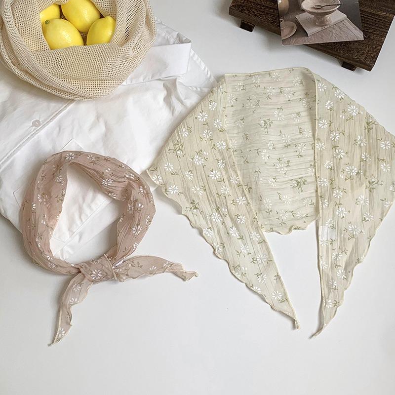 Triangle scarf scarf women's new floral headscarf summer women's pastoral leisure curved tooth edge silk scarf scarf small fresh hair accessories