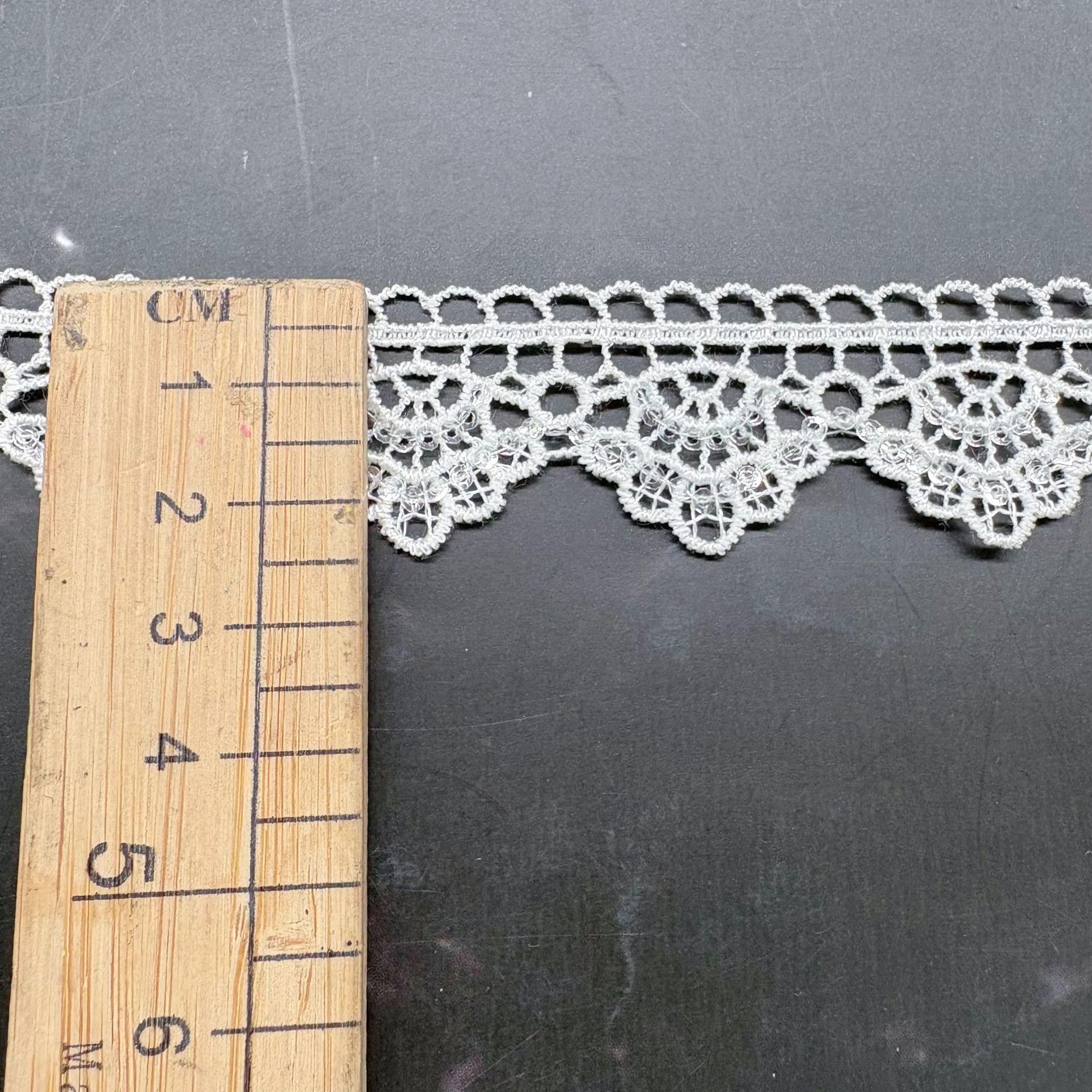 

Аксессуары Дом Женское нижнее белье Лолита Лента Аксессуары Полый Полиэстер Вышивка Кружево Бусины Маленькое Кружево Штрих-код 2.5cm Polyester Sequin Lace