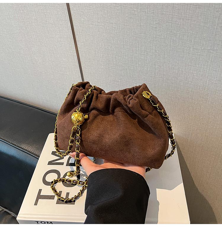 

Suede retro small bag women s 2025 new trendy fashion niche chain messenger bag foreign style commuter bucket bag