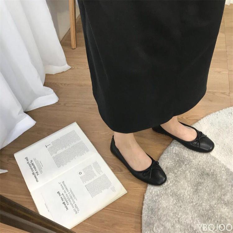 2025 Ladies retro soft soled Shoes Round toe shallow mouth Flats Butterfly knot elegant bean shoes Durable comfortable lazy flat